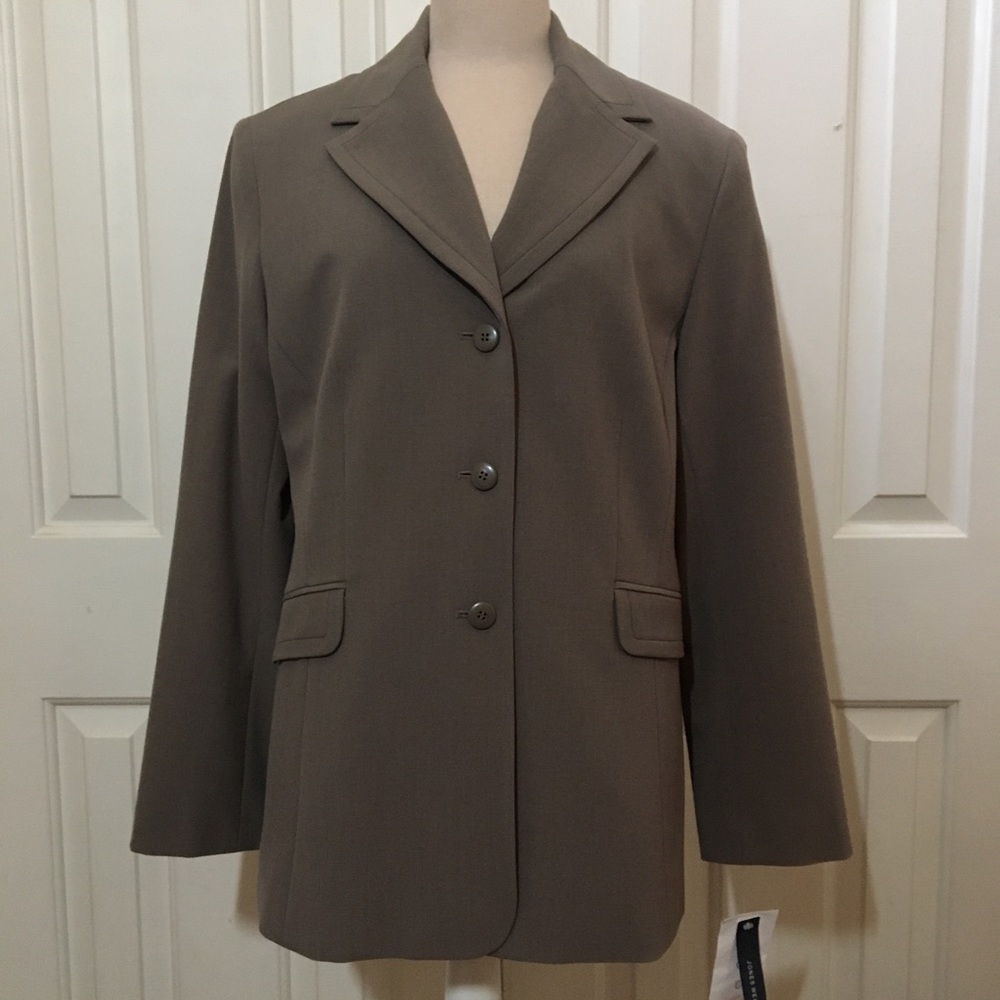 NWT  Jones Wear Women’s Suit Jacket Size 12